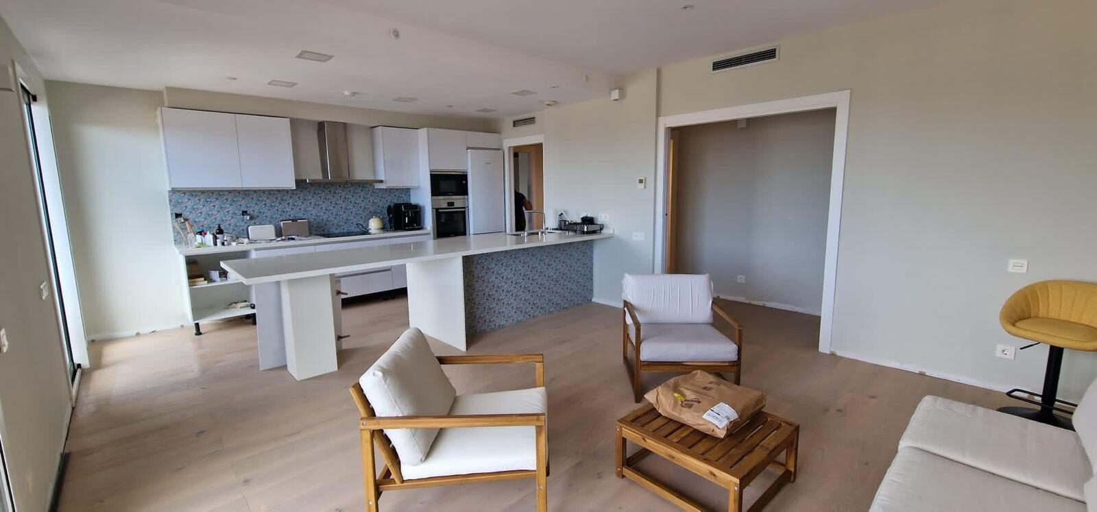 Vivienda de obra nueva con piscina y terraza — Contratas Solera